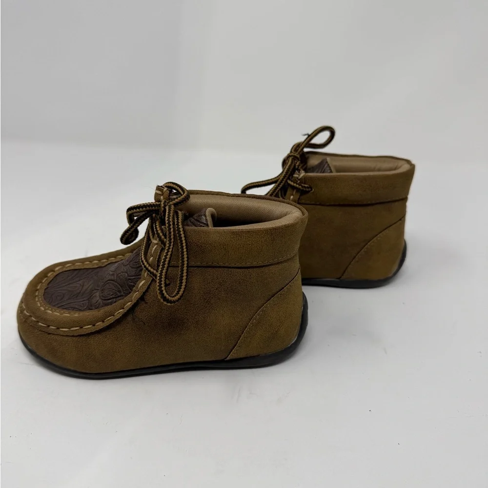 EUC Twister Tan and Brown Kids Moccasins sz 7 (NVGOEI)